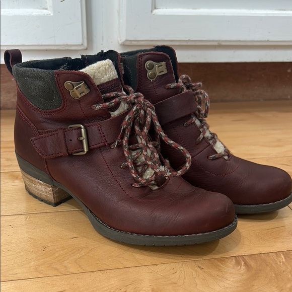 Merrell burgundy leather lace up booties size 7 - Picture 1 of 11